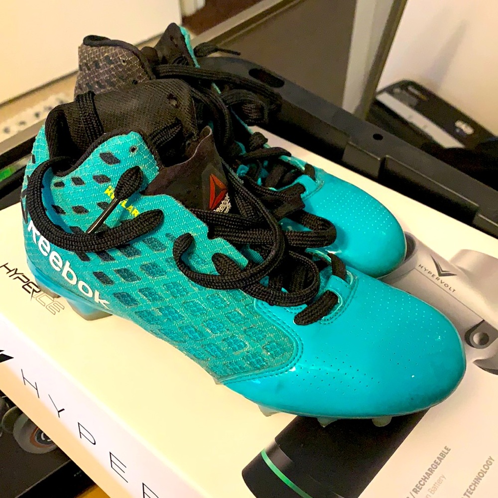 Size 6 women’s cleats reebok crossfit